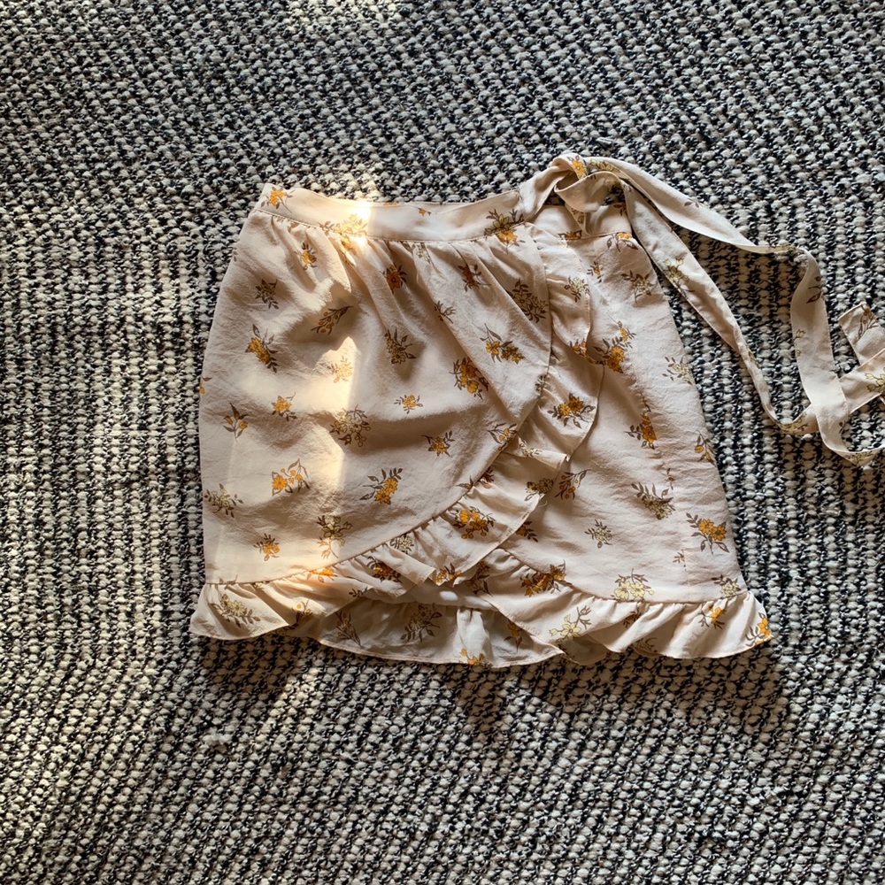 NWOT Madewell floral silk mini wrap skirt